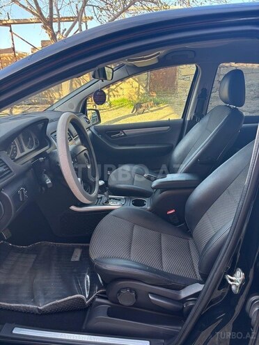 Mercedes B 180-9