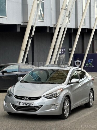 Hyundai Elantra-3