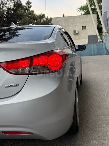 Hyundai Elantra-10
