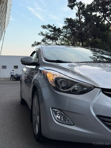 Hyundai Elantra-7