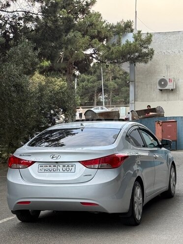Hyundai Elantra-5