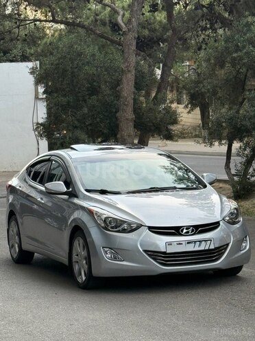 Hyundai Elantra-1