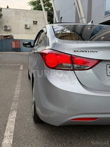 Hyundai Elantra-9