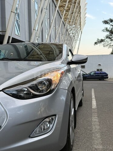 Hyundai Elantra-8