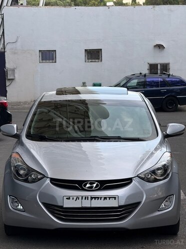 Hyundai Elantra-2