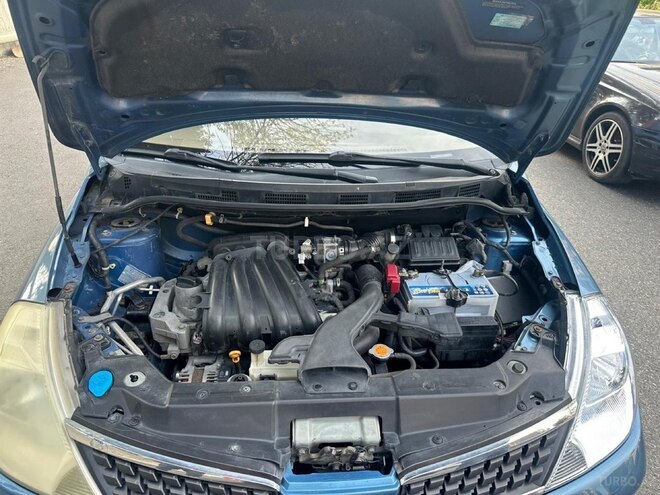Nissan Tiida-9