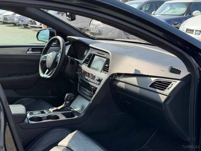Hyundai Sonata-15