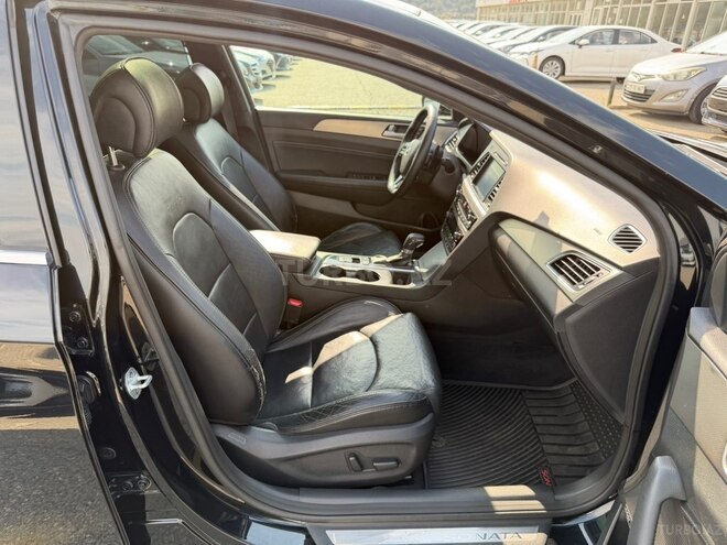 Hyundai Sonata-16