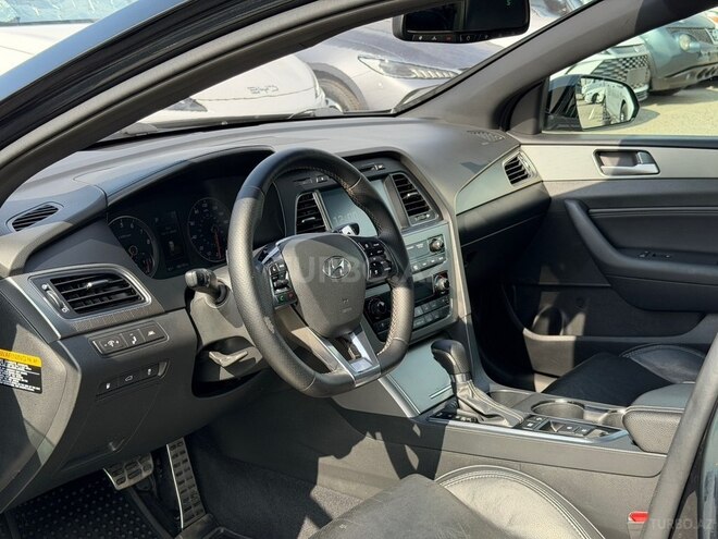 Hyundai Sonata-12