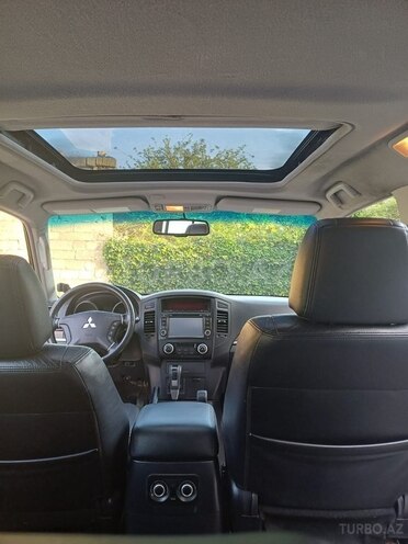 Mitsubishi Pajero-9