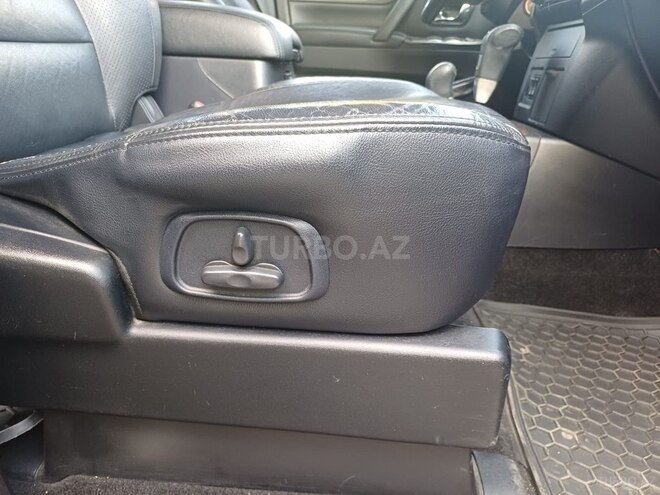 Mitsubishi Pajero-7