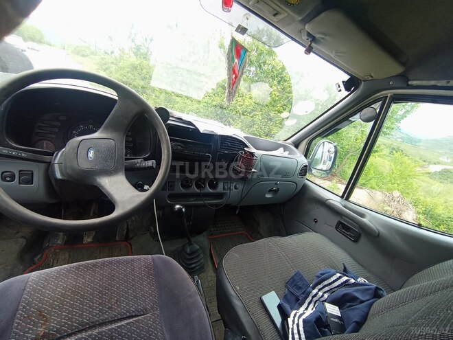 Ford Transit-8