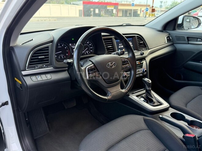 Hyundai Elantra-4