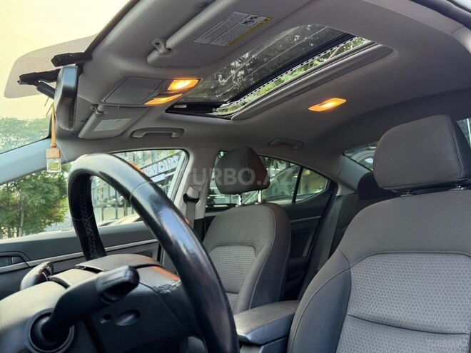Hyundai Elantra-3