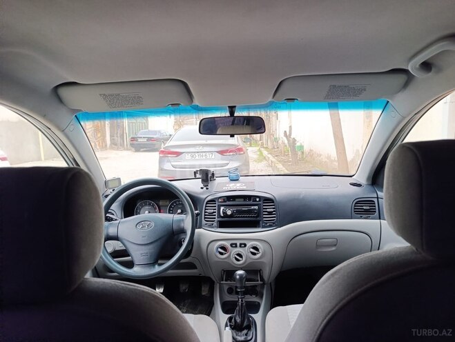 Hyundai Accent-6