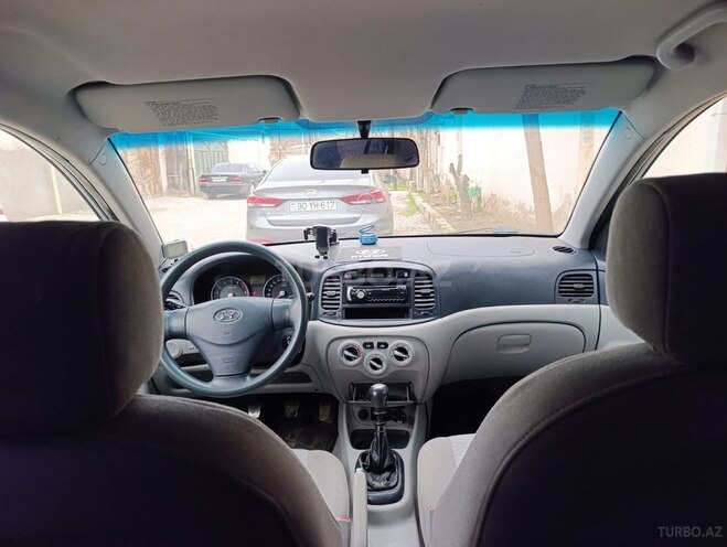 Hyundai Accent-5
