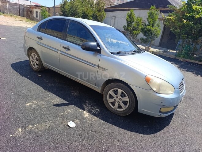 Hyundai Accent-2