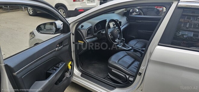 Hyundai Avante-9