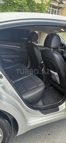 Hyundai Avante-11