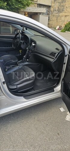 Hyundai Avante-10