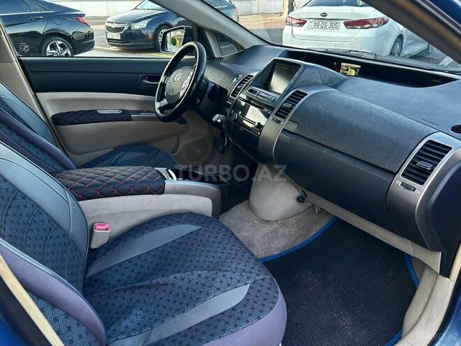 Toyota Prius-12