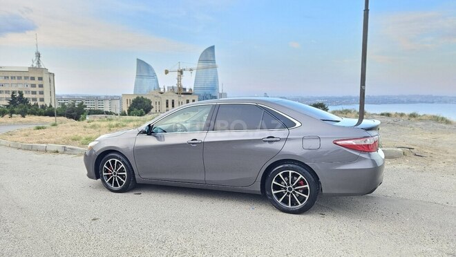 Toyota Camry-5