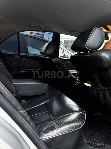 Mercedes E 270-13