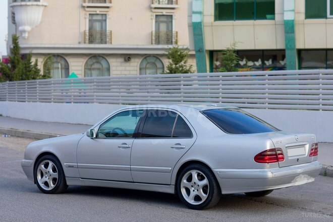 Mercedes E 270-5