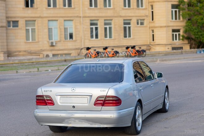 Mercedes E 270-4
