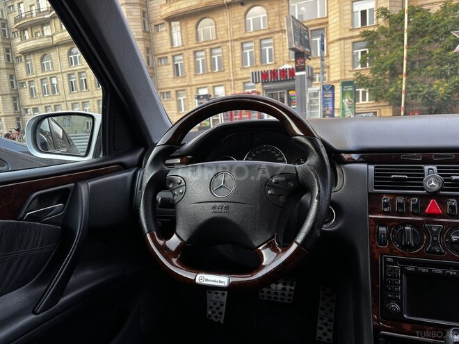 Mercedes E 270-12