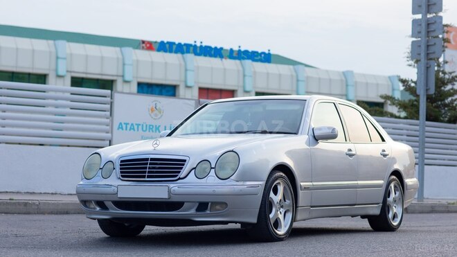 Mercedes E 270-7
