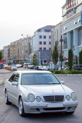 Mercedes E 270-2