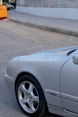 Mercedes E 270-6
