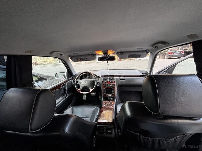 Mercedes E 270-11
