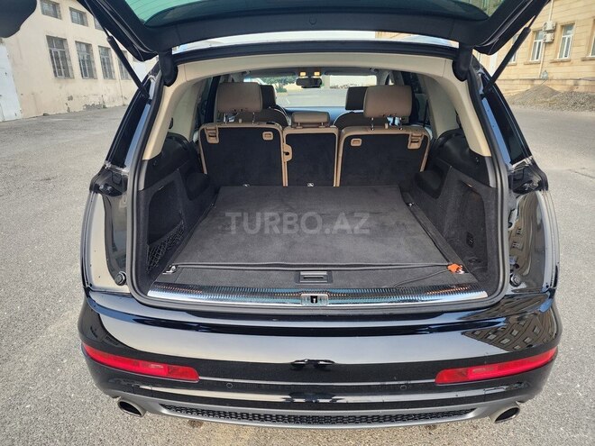 Audi Q7-12