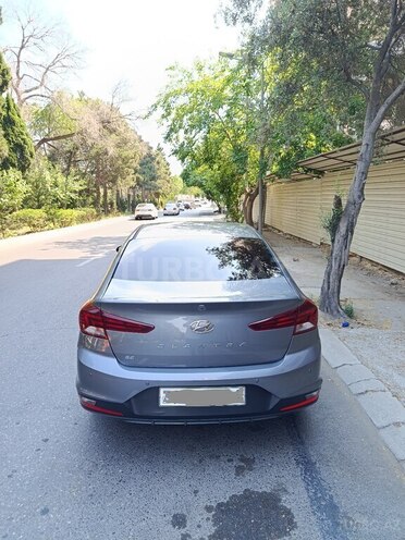 Hyundai Elantra-2