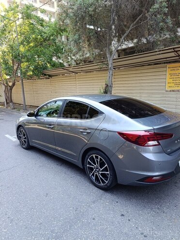 Hyundai Elantra-4