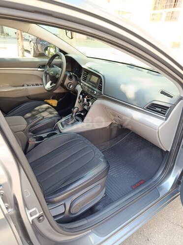 Hyundai Elantra-6