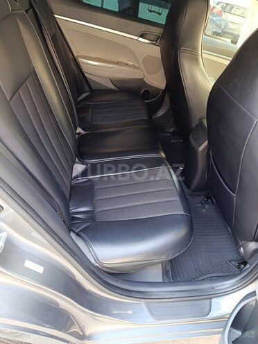 Hyundai Elantra-7
