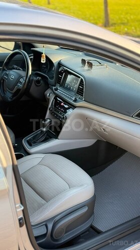 Hyundai Elantra-9
