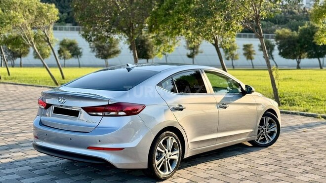 Hyundai Elantra-6