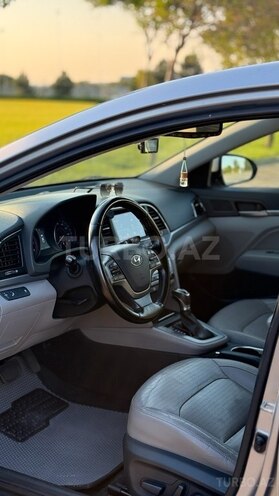 Hyundai Elantra-8