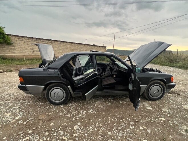 Mercedes 190-8