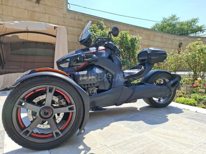 Can-Am Spyder RT-2