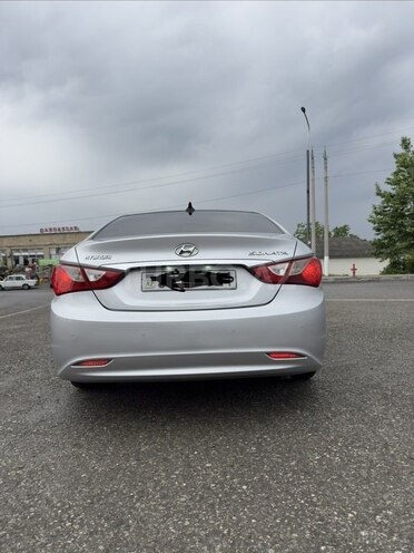 Hyundai Sonata-2