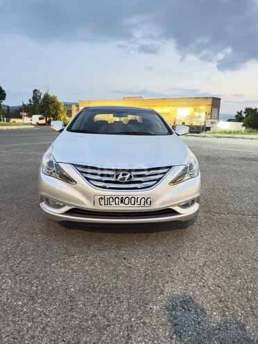 Hyundai Sonata-1