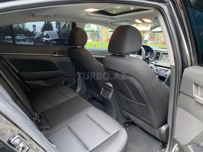 Hyundai Elantra-11