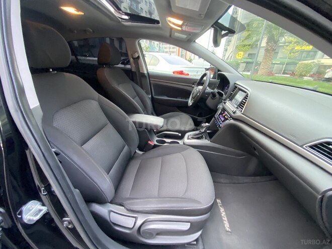 Hyundai Elantra-9