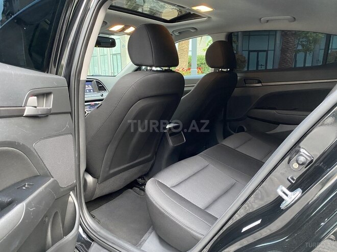 Hyundai Elantra-10