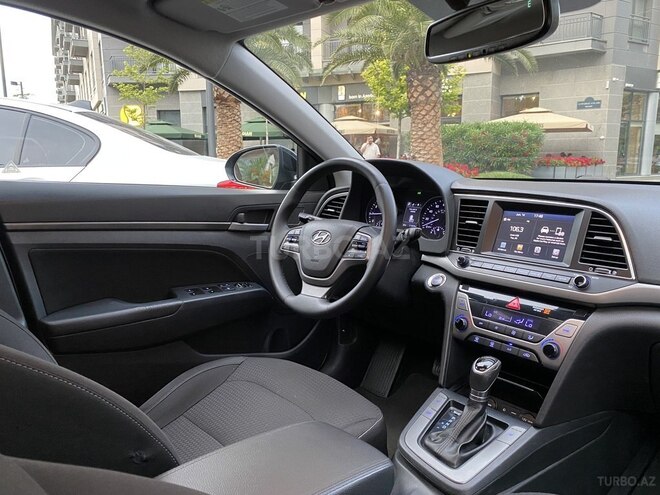 Hyundai Elantra-7
